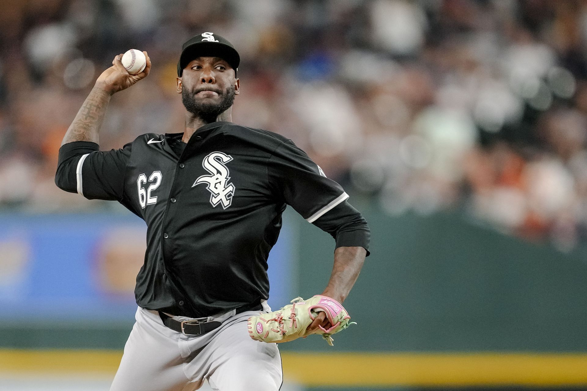 Enyel De Los Santos in action against the Detroit Tigers - Source: Getty