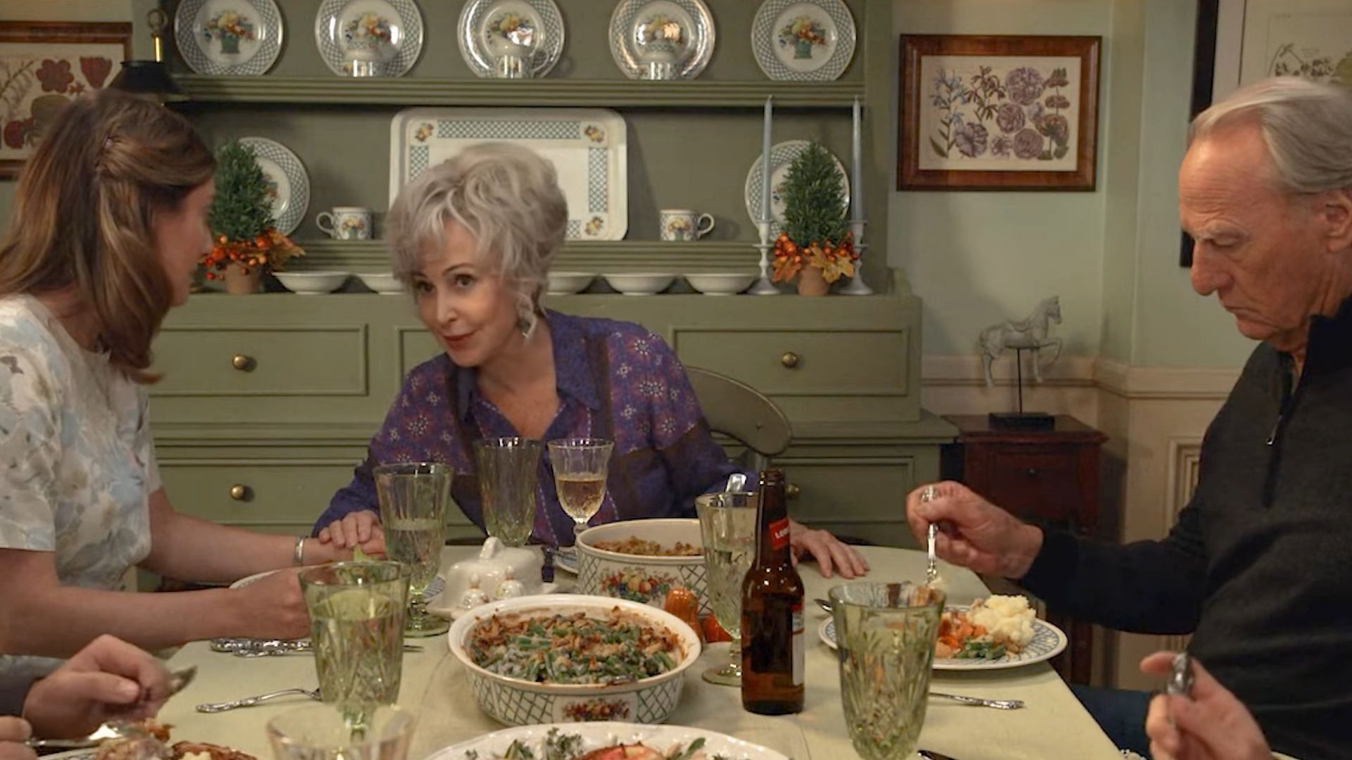 Thanksgiving dinner in Georgie and Mandy&#039;s First Marriage episode 5 (Image via CBS)