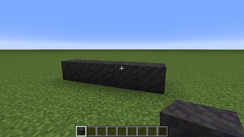 Place mud blocks on the ground (Image via Mojang Studios)