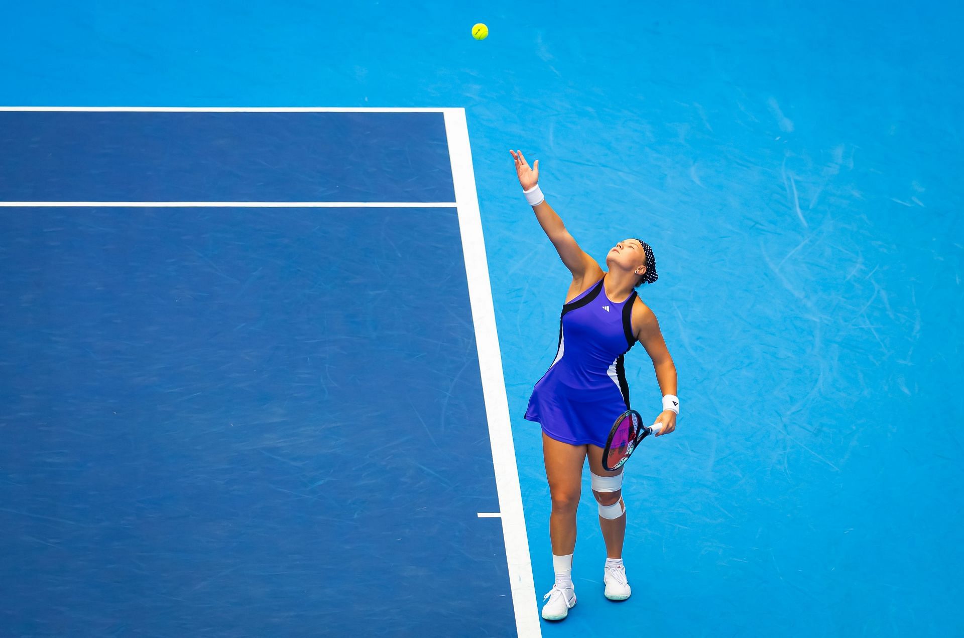 Shnaider prepares to serve in the Toray Pan Pacific Open - Day 6 - Source: Getty