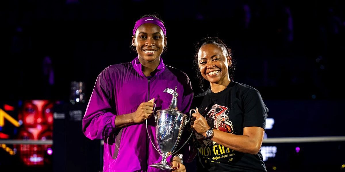 Coco Gauff and mom Candi Gauff pose with WTA Finals 2024 title (Source: Getty Images)