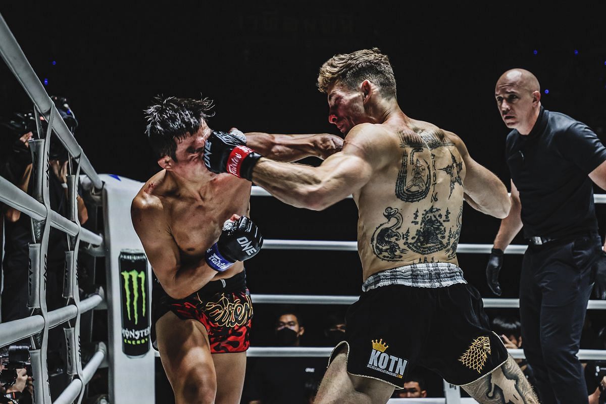 Nico Carrillo fighting Saemapetch Fairtex | Image credit: ONE Championship