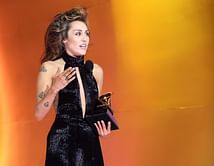 "That was my mom's idea"—Miley Cyrus blames mother Tish for the pole controversy at the 2009 Teen Choice Awards