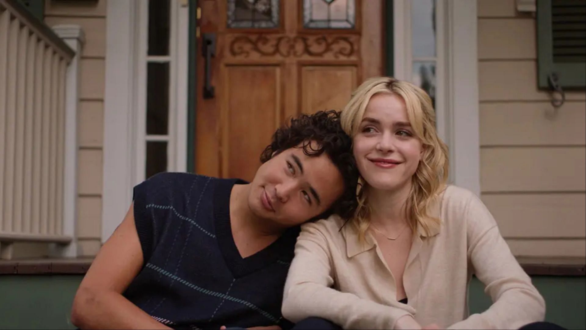 The new rom-com Sweethearts stars Nico Hiraga as Ben and Kiernan Shipka as Jamie (Image via Max) 