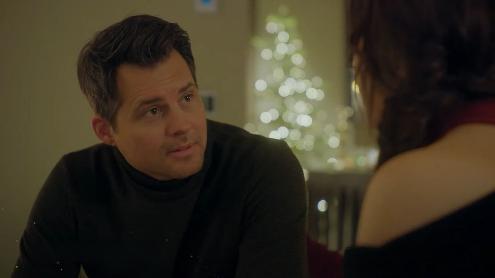 Kristoffer Polaha as Chase (Image via YouTube/@Hallmark)