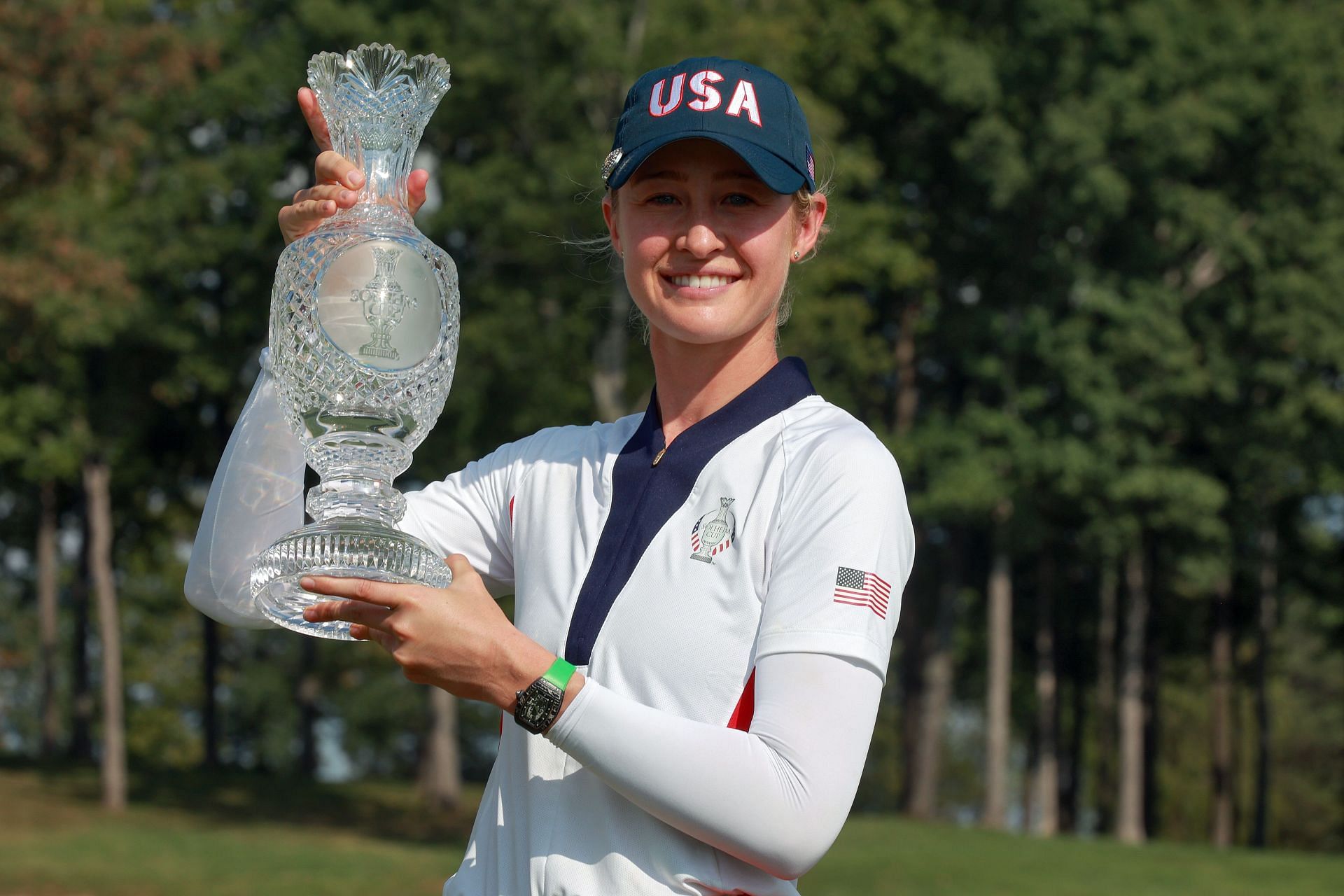 Nelly Korda poses with the trophy after Team USA wins the 2024 Solheim Cup at Robert Trent Jones Golf Club (Image Source: Getty)