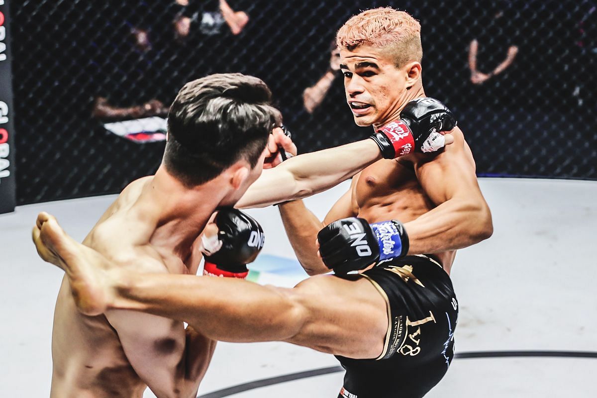 Fabricio Andrade (R) kicks Kwon Won Il (L) | Image credit: ONE Championship