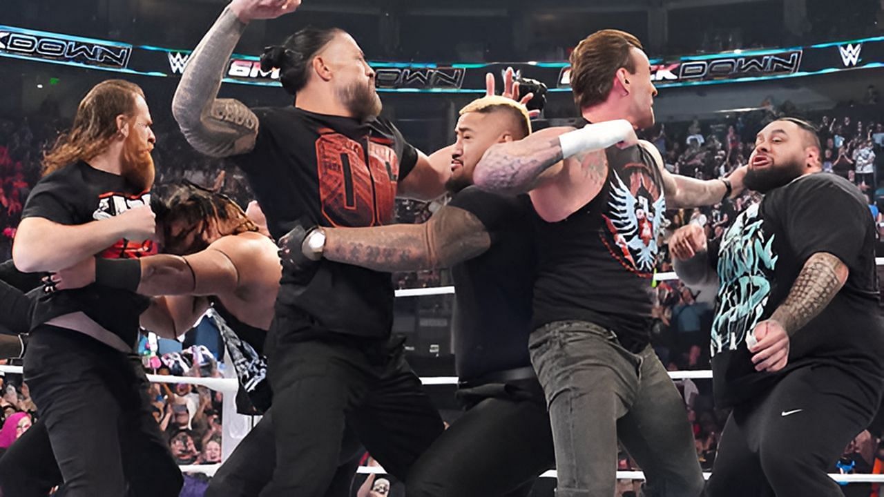 Chaotic ending to SmackDown (via WWE