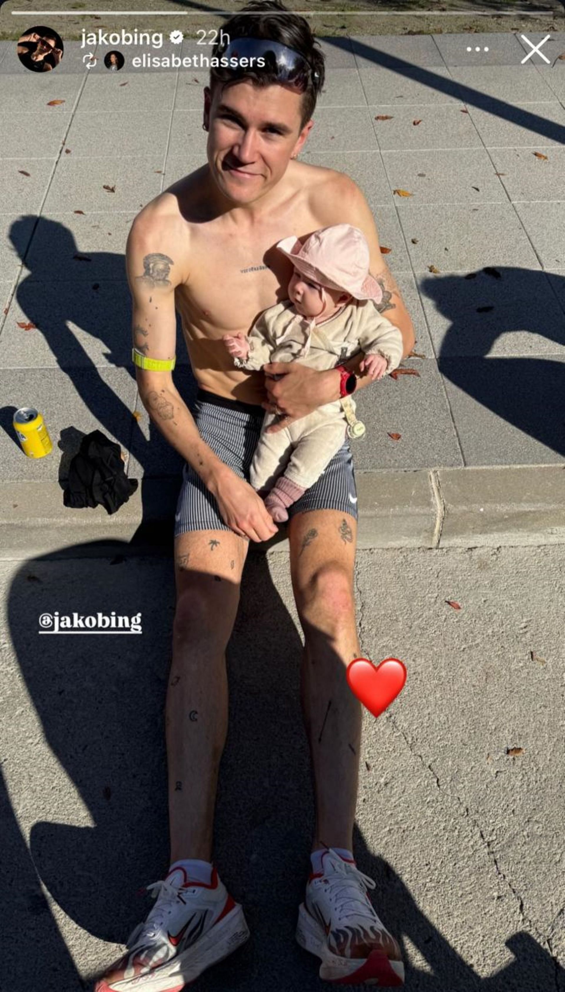 Jakob Ingebrigtsen posing with his four-month-old daughter (Instagram - @jakobing)