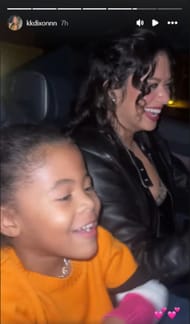 Kaari singing along to Drake's song (Image: @kkdixonnn IG)