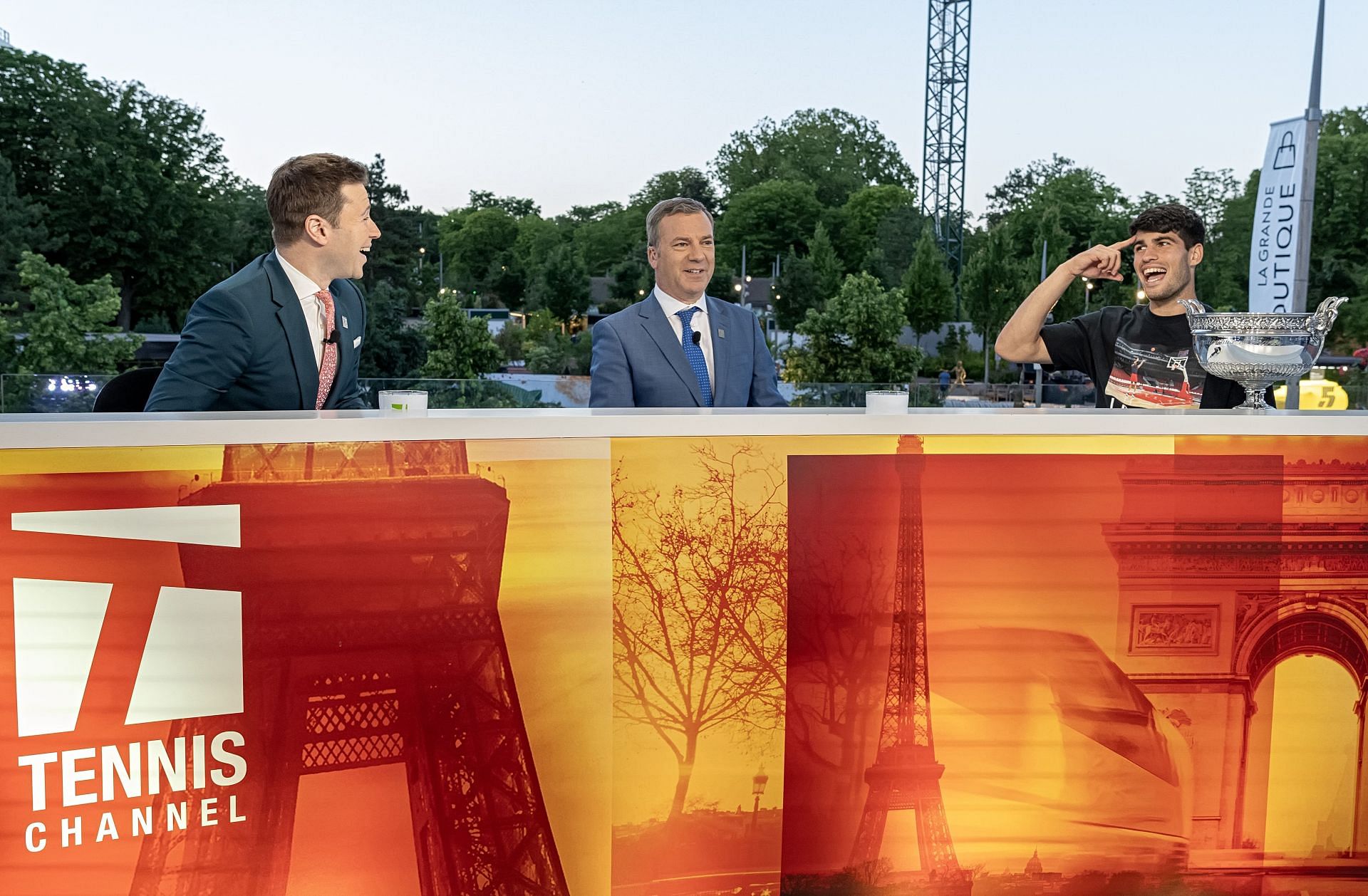 From L-R: Steve Weissman, Jon Wertheim, and Carlos Alcaraz. (Photo: Getty)