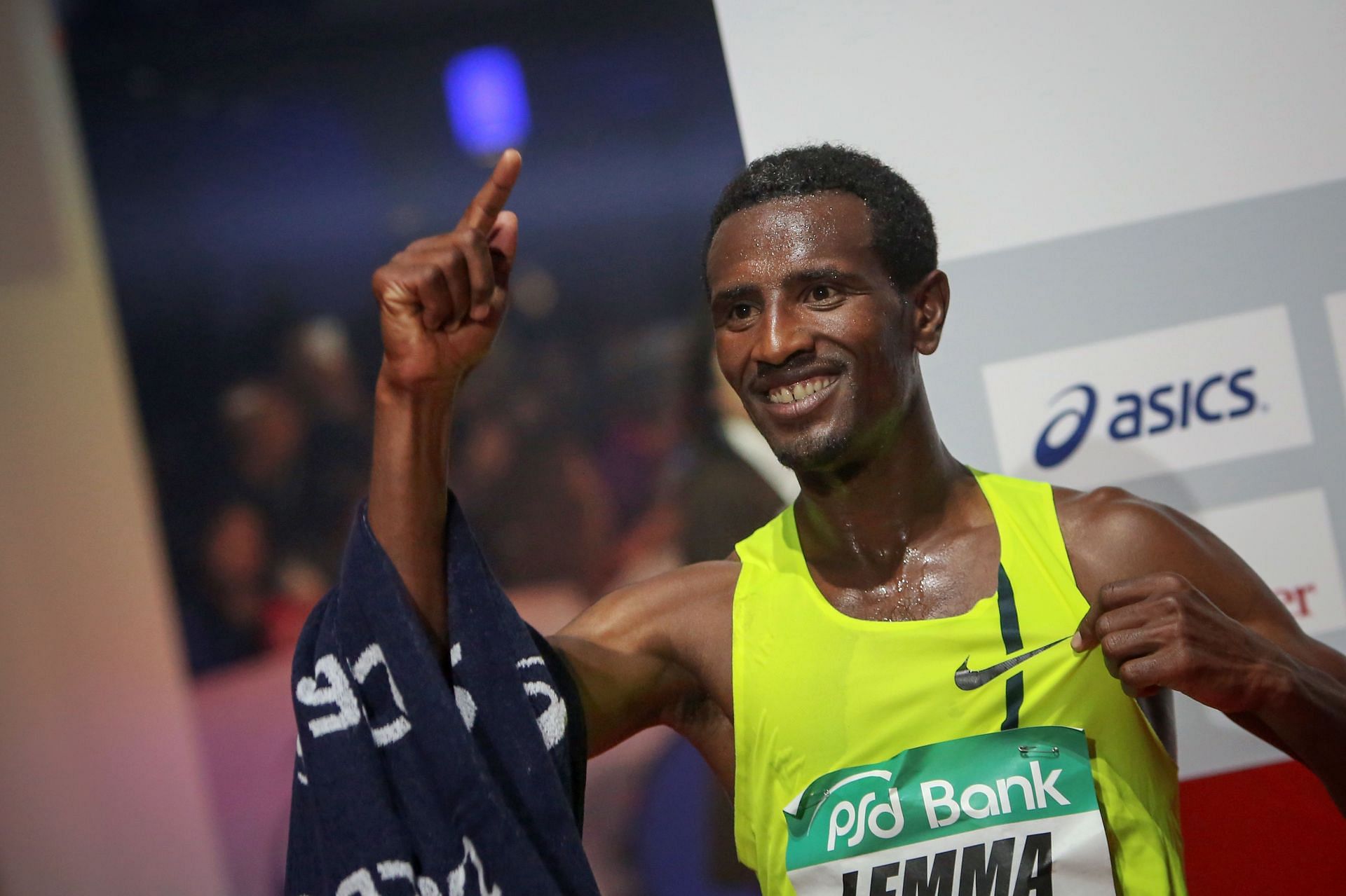 Sisay Lemma will compete in the 2024 Valencia Marathon to defend the title he earned by setting a course record and becoming the fourth man to run under 2:02 time.