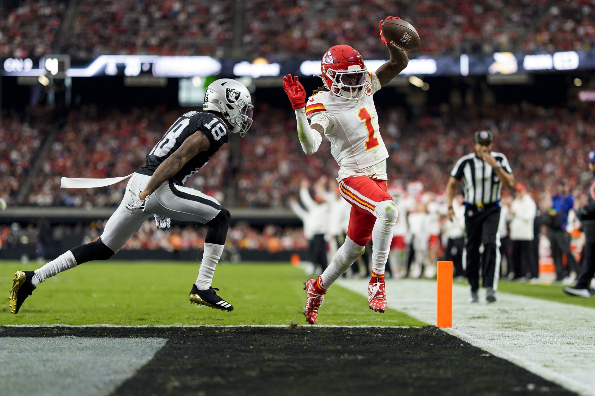 What channel is Chiefs vs Raiders on today? TV schedule and live stream