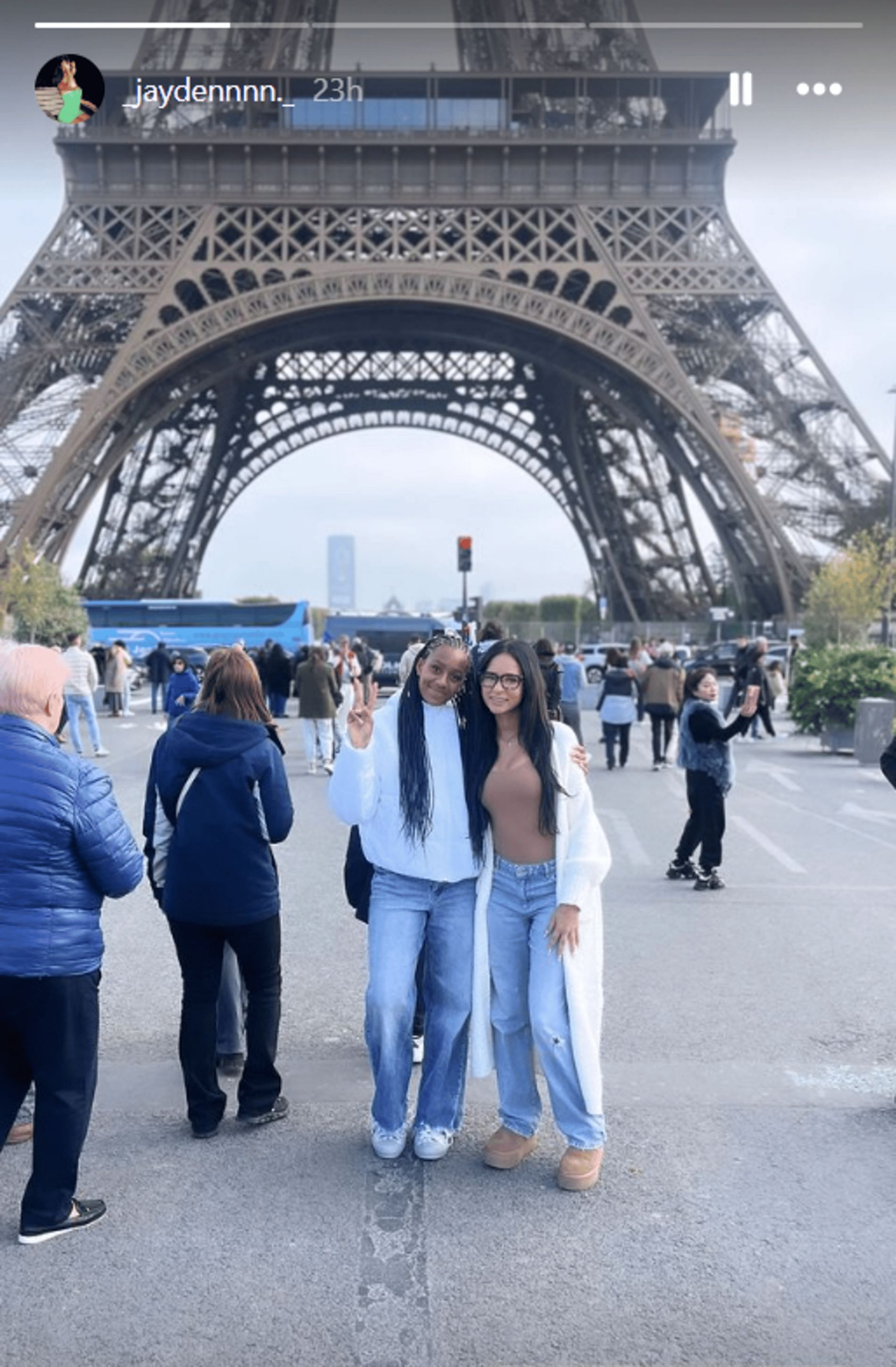 Himley Arenas with Jaydenn in front of the Eiffel Tower (source: Instagram/_jaydennn._)