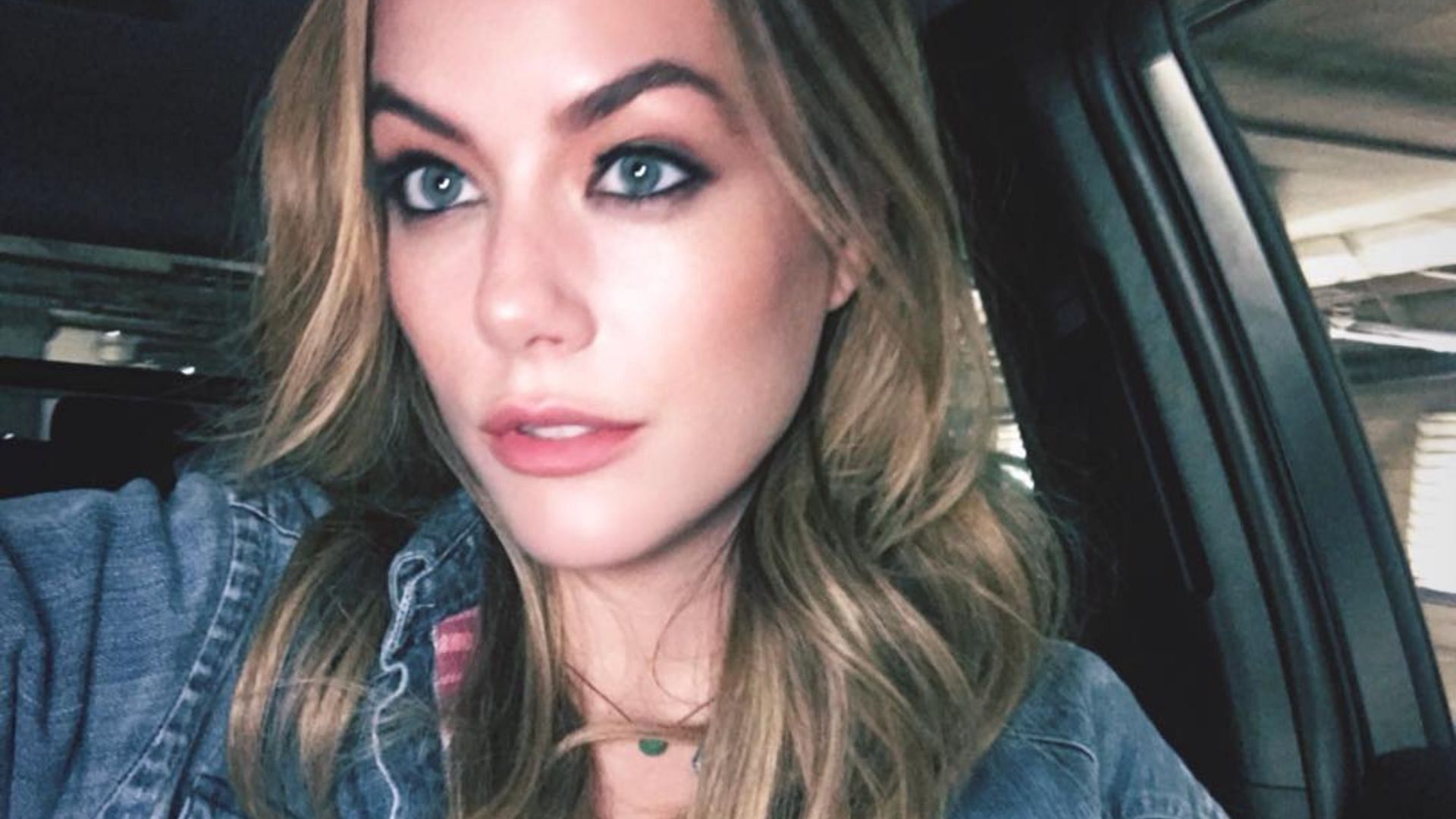 Annika Noelle plays Hope Logan on The Bold and the Beautiful (Image via Instagram/@annikanoelle)