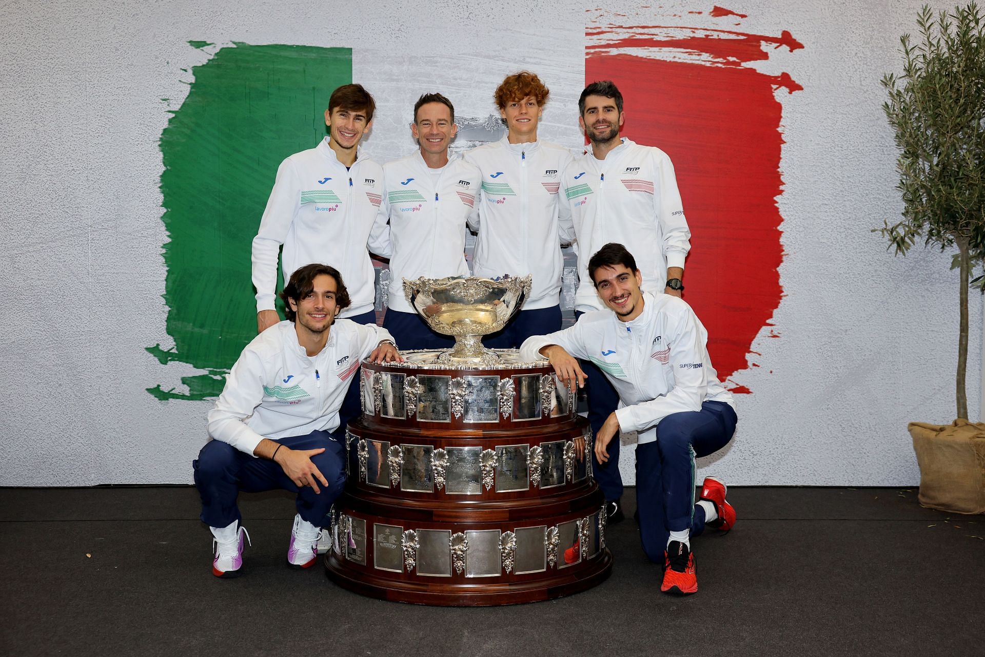 Jannik Sinner with his teammates at the Davis Cup Finals 2023. (Photo: Getty)