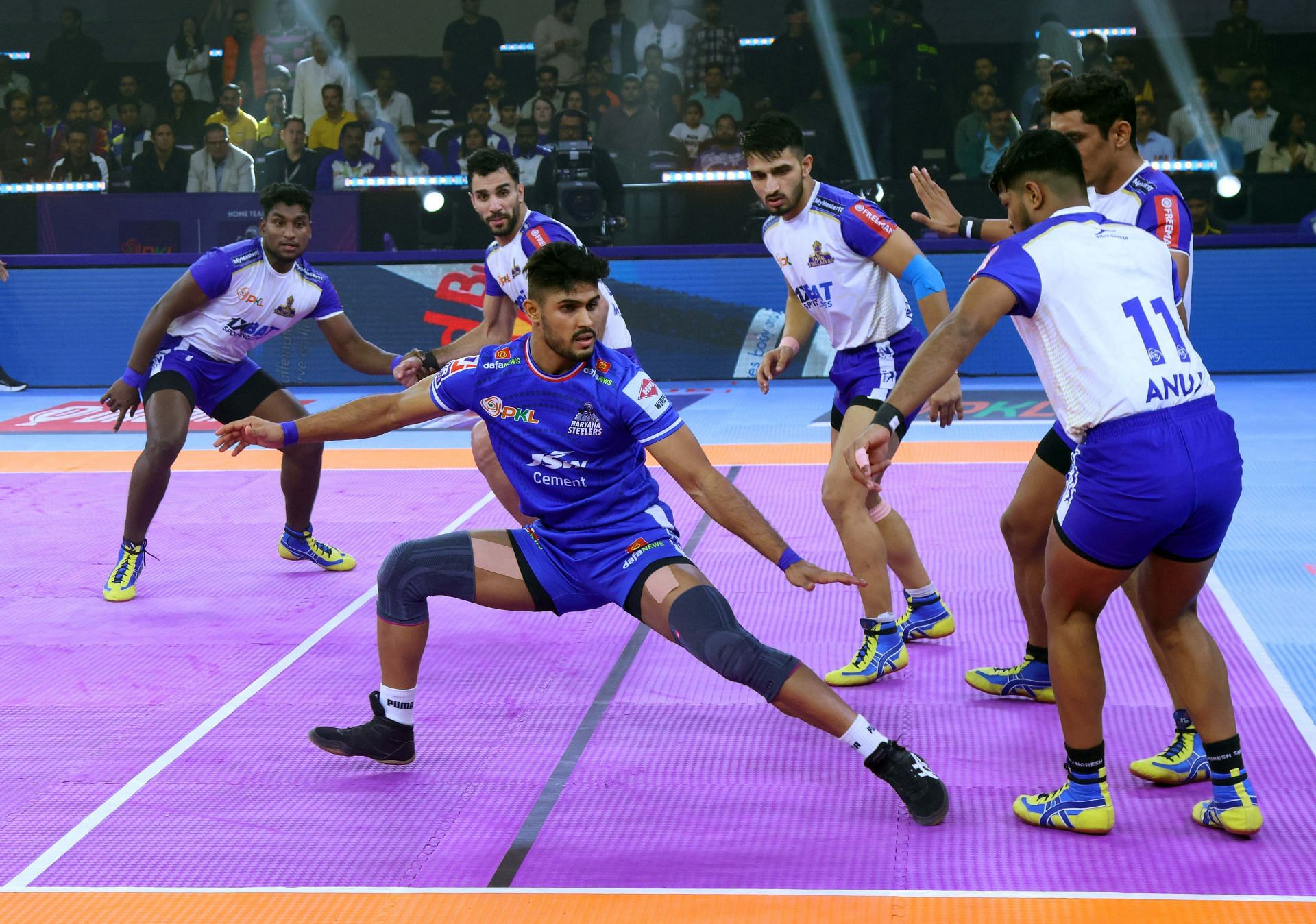 Shivam Pathare in action against Tamil Thalaivas