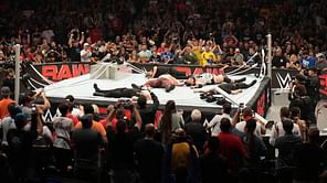 पूर्व WWE यूनिवर्सल चैंपियन ने वापसी के दिए संकेत, हाल ही में रिंग तोड़कर उड़ाए थे होश