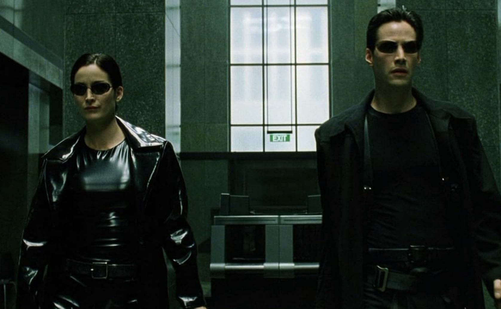 Keanu Reeves and Carrie-Anne Moss in The Matrix (Image via Warner Bros. Pictures)