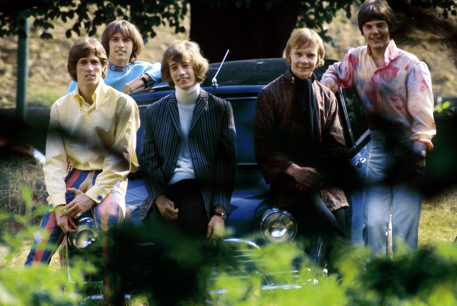 Photo of Colin PETERSEN and Robin GIBB and Maurice GIBB and Barry GIBB and BEE GEES and Vince MELOUNEY - Source: Getty