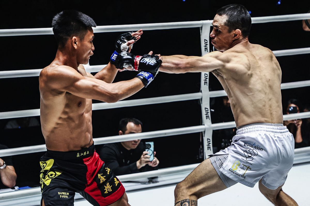 Reece McLaren (right) battling Hu Yong (left) at ONE Fight Night 22. [Photo via: ONE Championship]