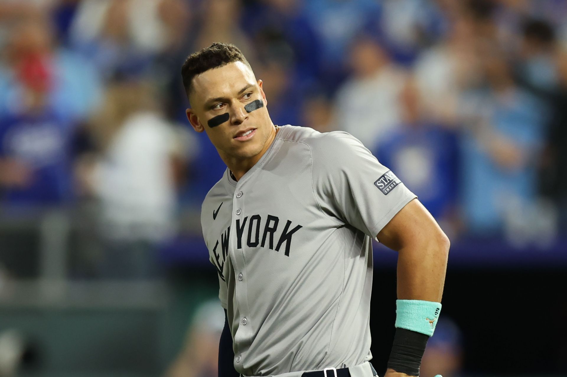 "Aaron Judge doesn’t deserve it" - Fans mock Yankees captain for postseason debacle following AL MVP finalist announcement