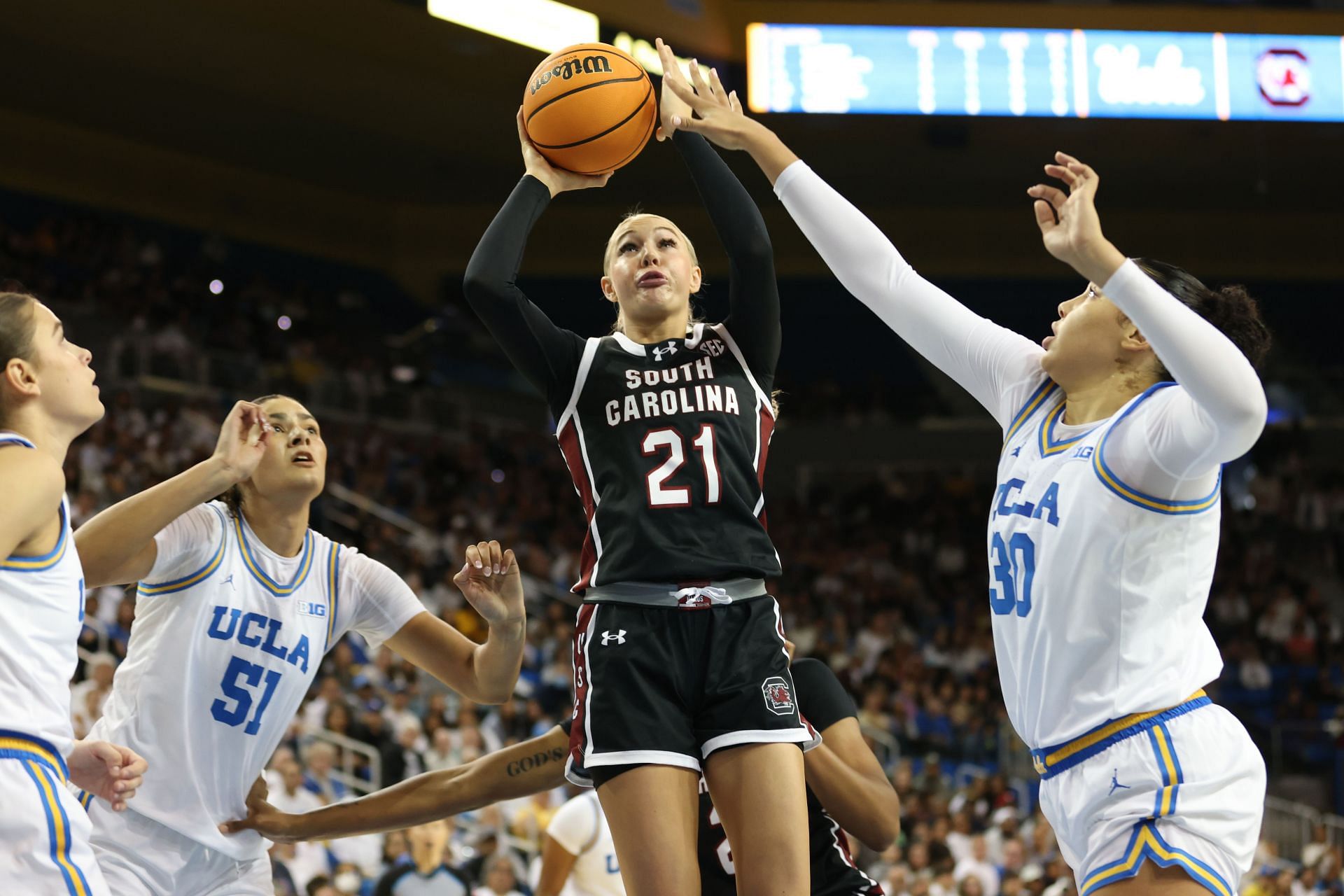 Chloe Kitts taking a shot against UCLA. (Image Credits: Joe Scarnici, Getty Images)