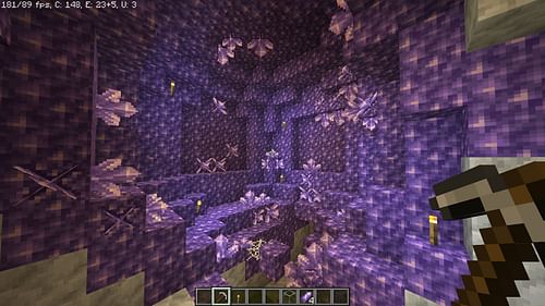 Calcite is generated in amethyst geodes (Image via Mojang Studios)