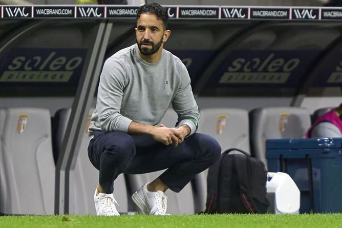 Surprise Premier League club move ahead of Manchester United in race to sign La Liga star: Reports