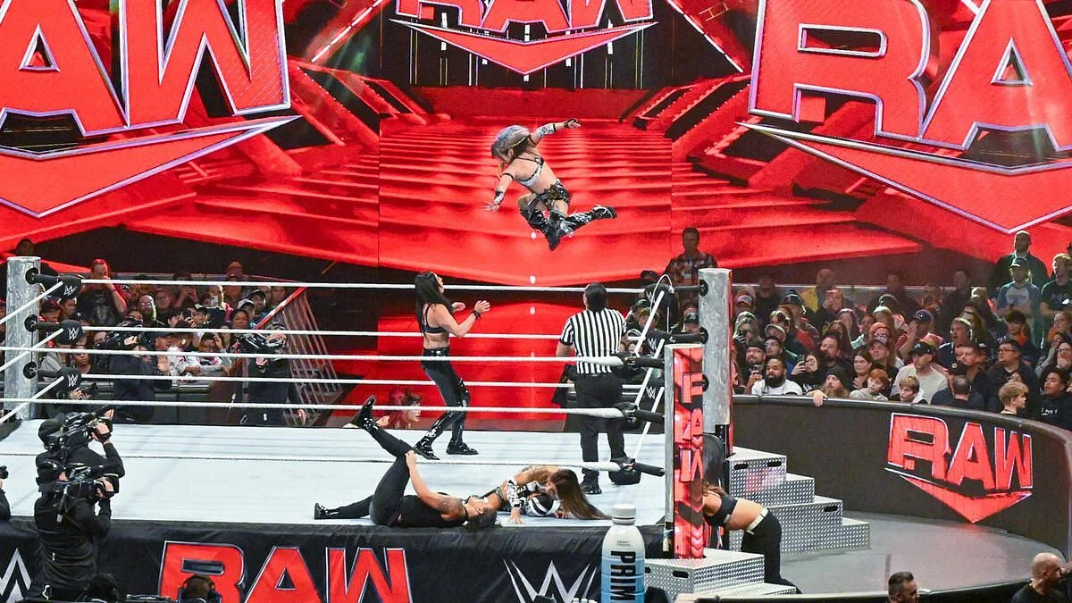 Monday Night RAW November 18 (Photo credit: WWE.com)