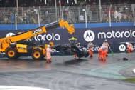 Marshalls recover the car of Alexander Albon of Thailand and Williams after crashing during qualifying of the F1 Grand Prix of Brazil - Qualifying - Source: Getty Images