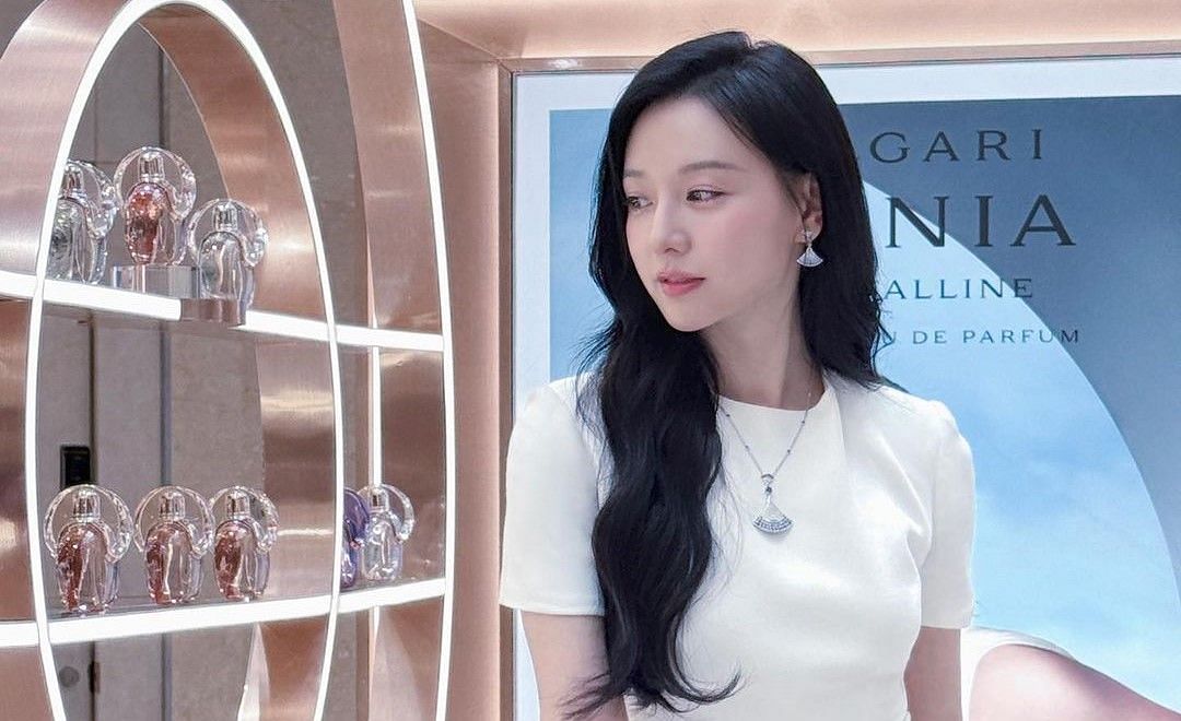  Fans swoon over Kim Ji-won