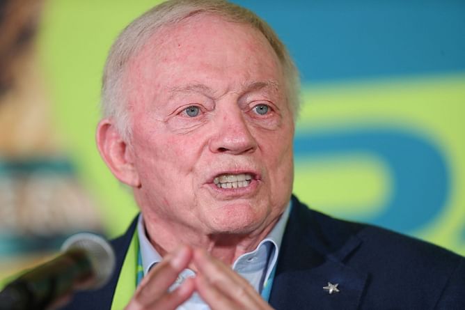 Former Cowboys HC reveals assigned sun specialist to deal with Jerry Jones’ stadium glare problem