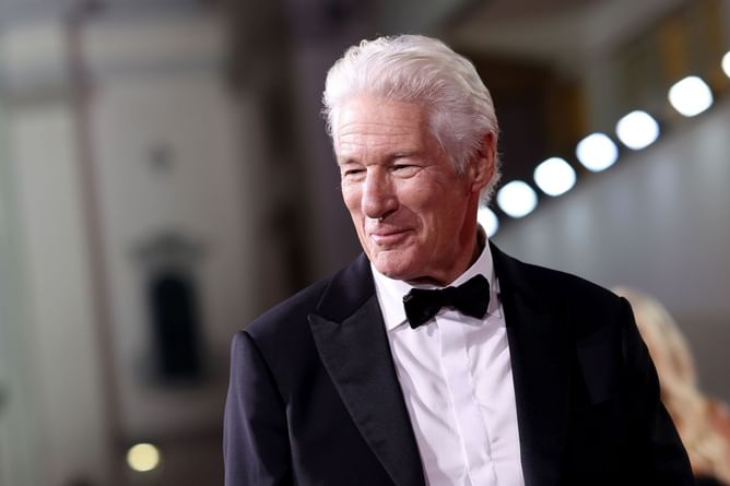 "That's rude" — Internet reacts to Richard Gere flipping off Today host Savannah Guthrie on air