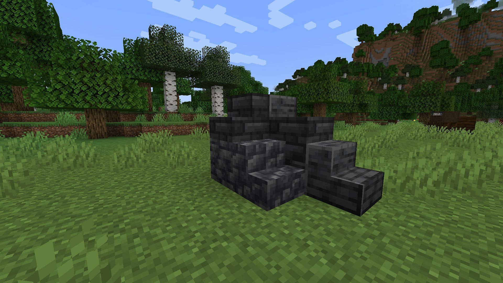 Deepslate is easy to find and can pair well with a lot of different blocks (Image via Mojang Studios)