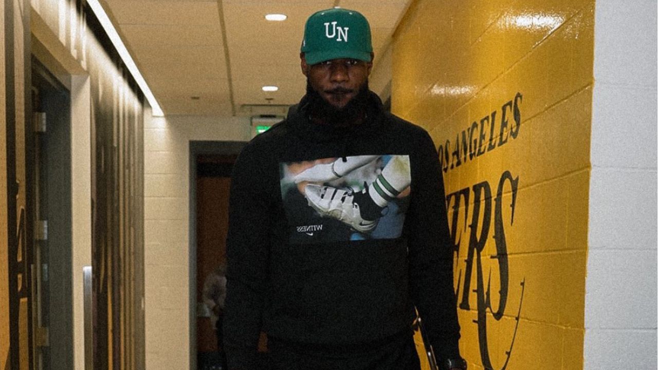 PHOTO: LeBron James rocks custom hoodie ft. Saquon Barkley jump in LeBron Menace cleats ahead of Raptors clash