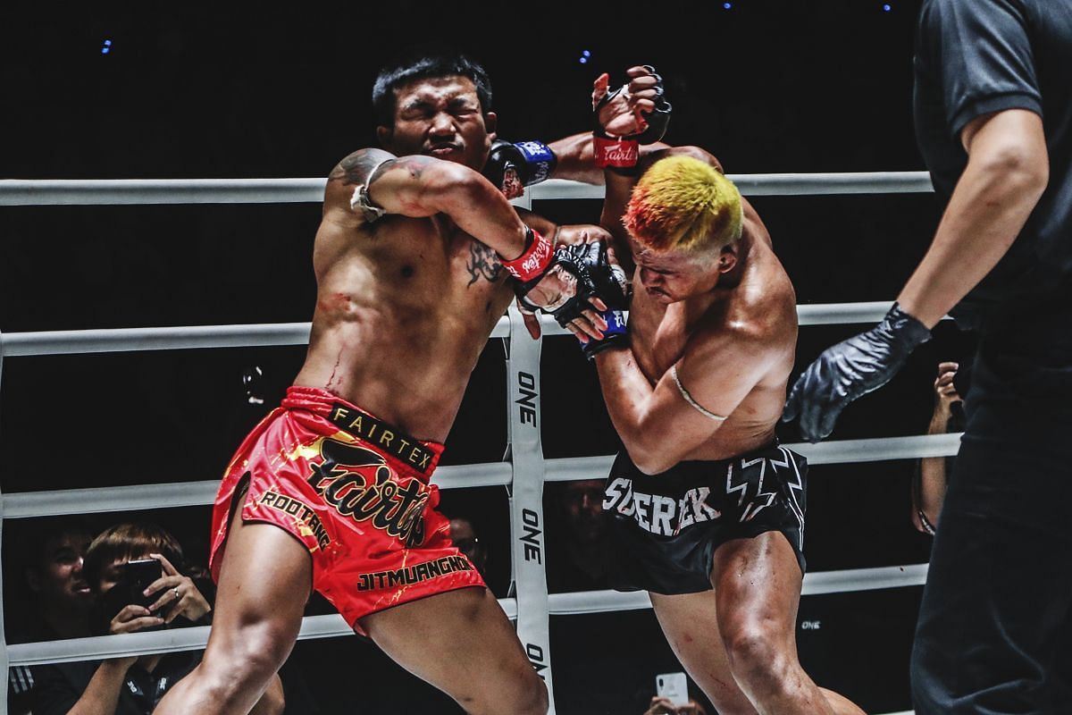 WATCH: Superlek sends Rodtang down to the canvas with a stunning elbow in Muay Thai super fight in Bangkok -- Photo by ONE Championship