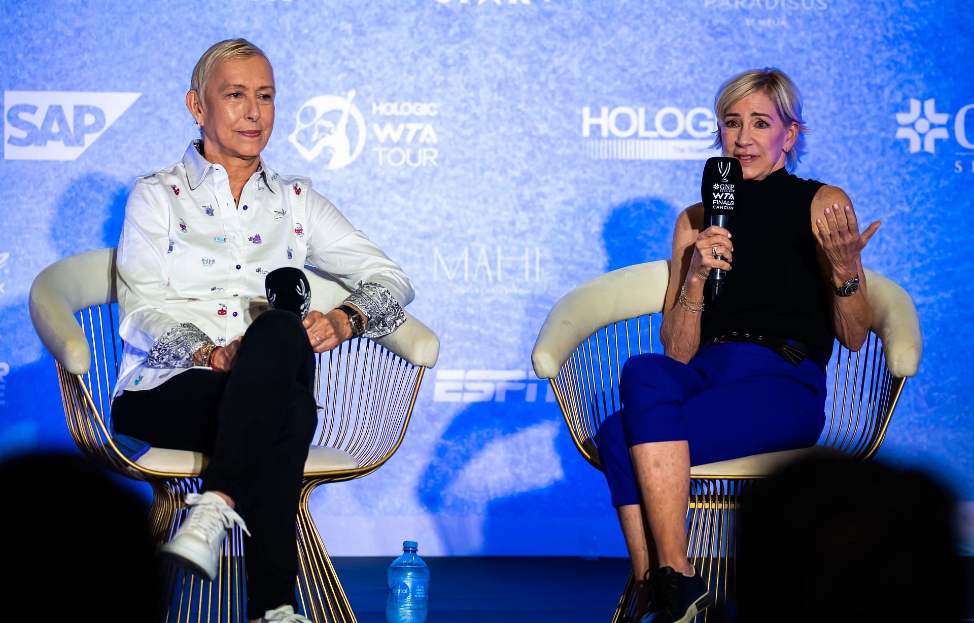 Martina Navratilova (L) and Chris Evert (R) (Source: Getty)