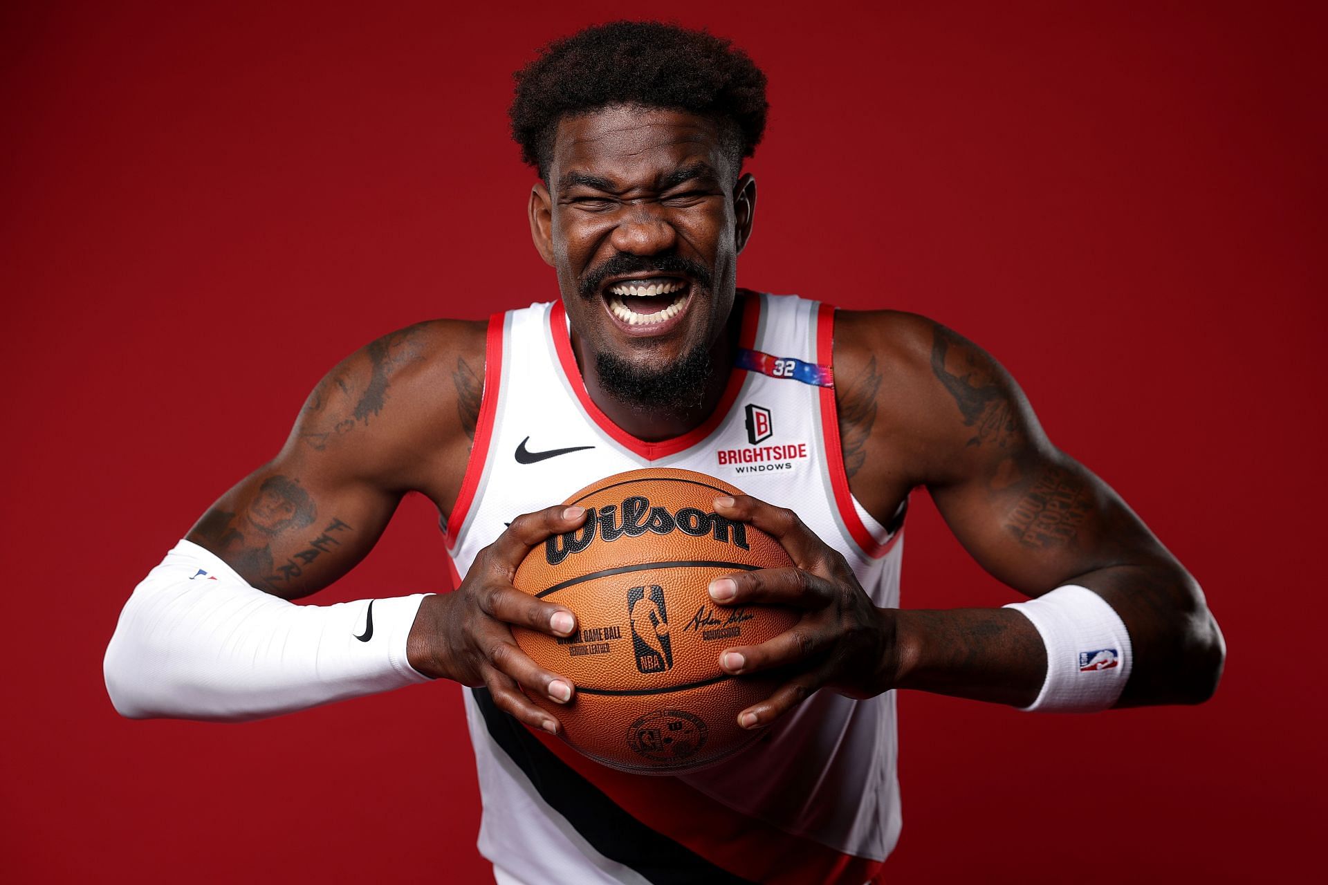 Deandre Ayton Injury History