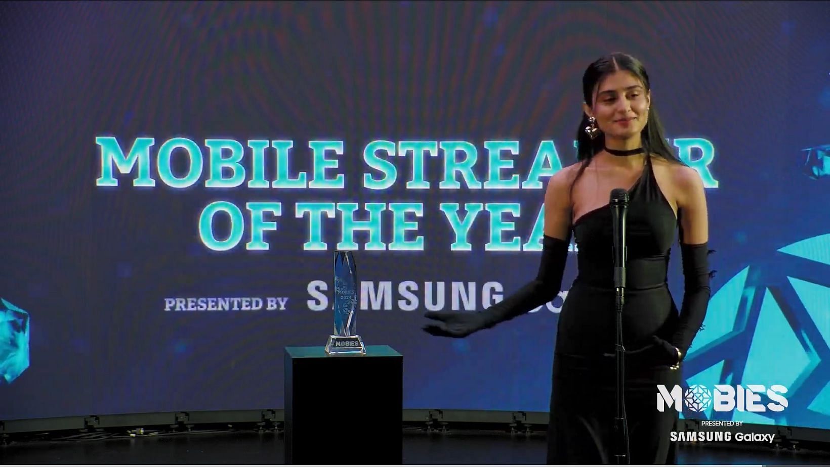 Payal Gaming received Mobile Streamer of the Year at Mobies Awards 2024 (Image via YouTube/Mobies Awards)