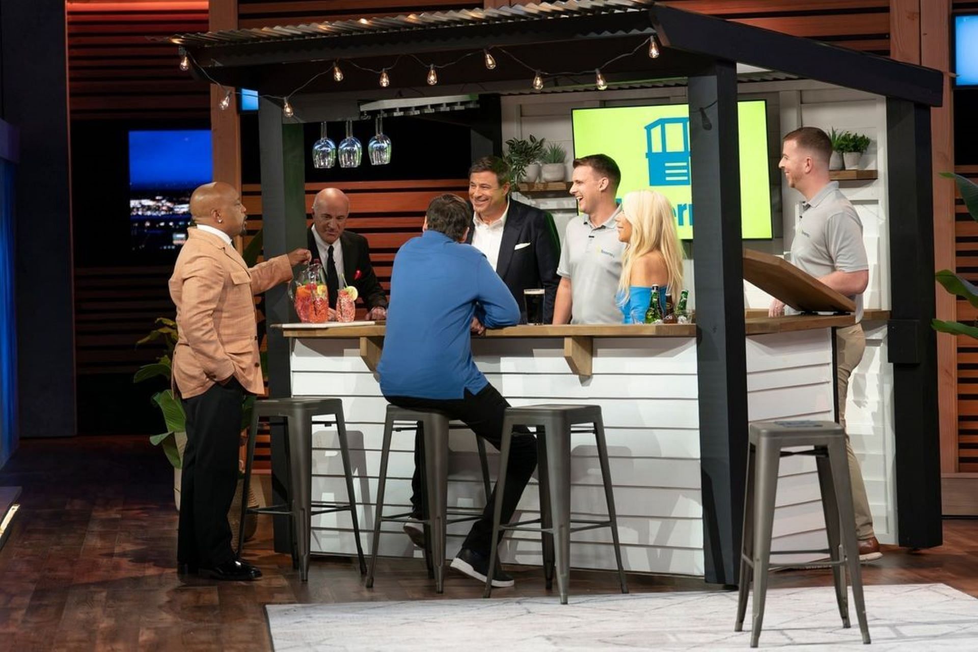 Taverns-To-Go pitch (Image via Instagram/@sharktankabc)