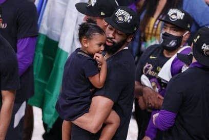 Anthony Davis with his daughter Nala