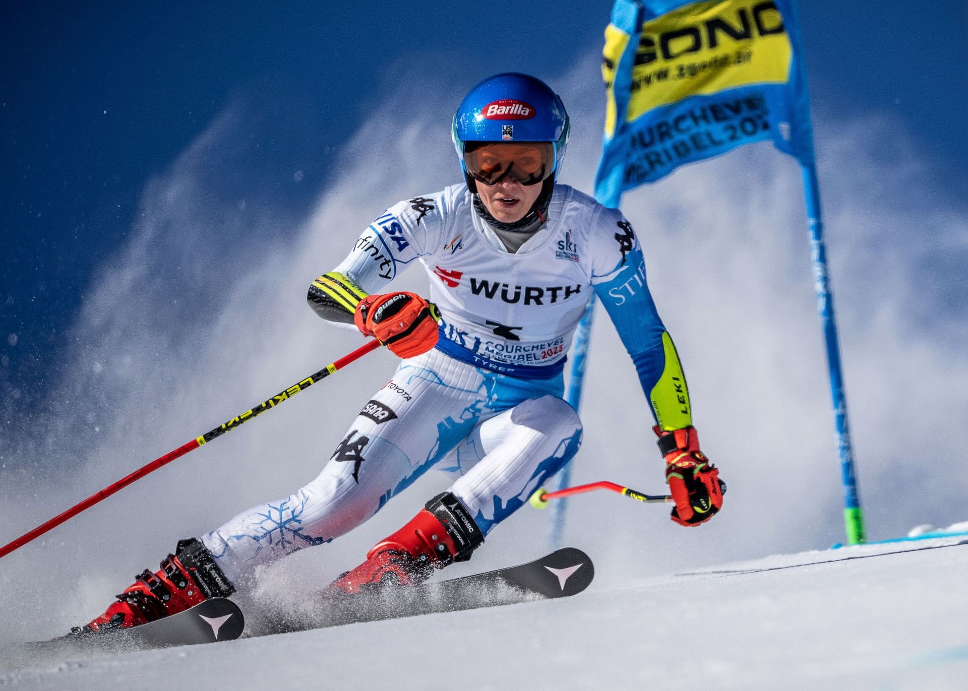 Mikaela Shiffrin in a blue and white skiing suit during a Giant Slalom race in France at the 2023 FIS World Ski Championships (Image via: Getty Images)