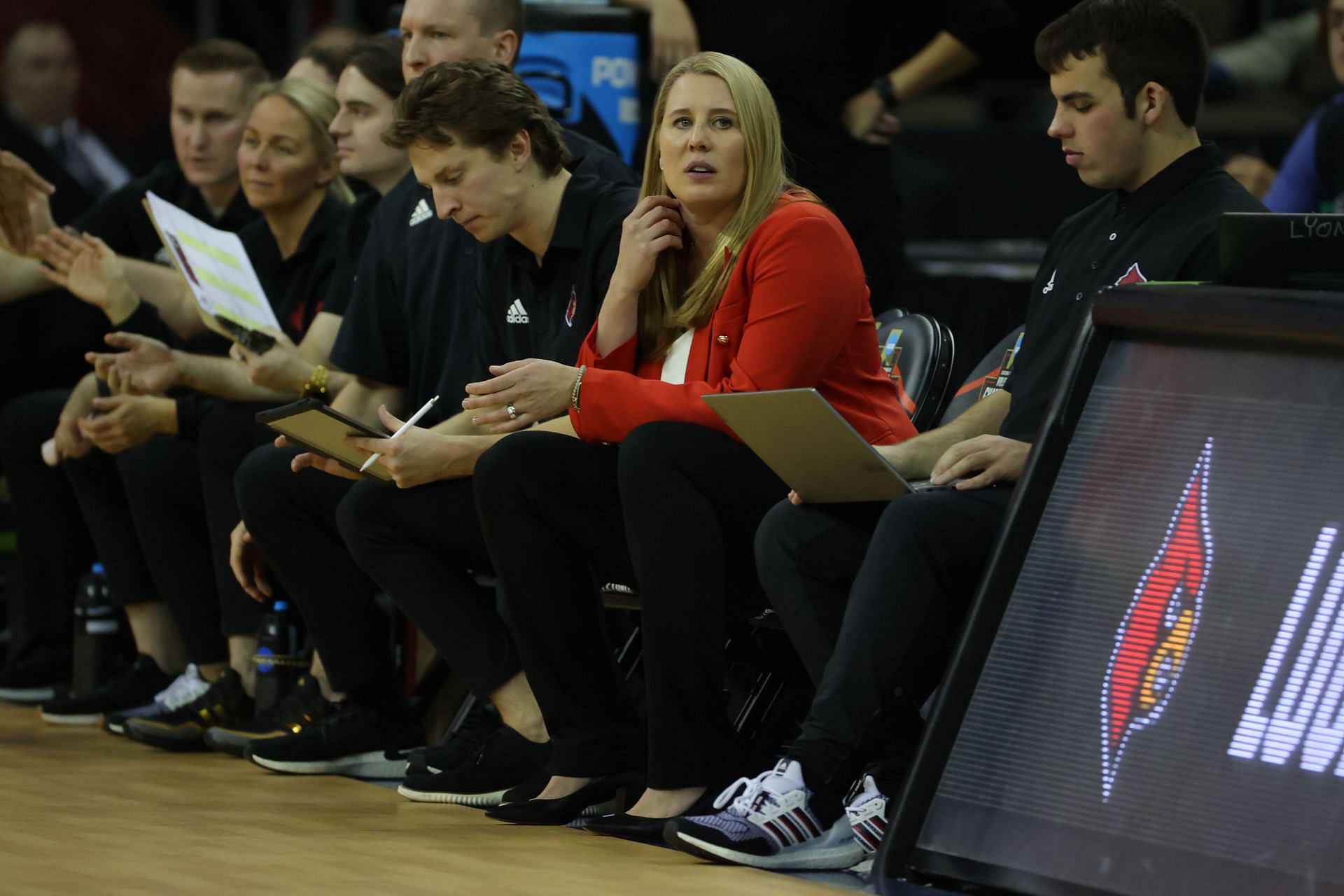 Head coach Dani Busboom Kelly of the Louisville Cardinals during the Division I Women&#039;s Volleyball Championships in Omaha, Nebraska. (Photo via Getty Images)