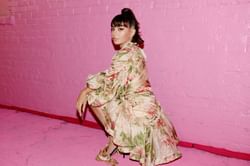 "It's a man??"- Internet reacts to Charli XCX saying she met Pop Crave in person and was "starstruck"