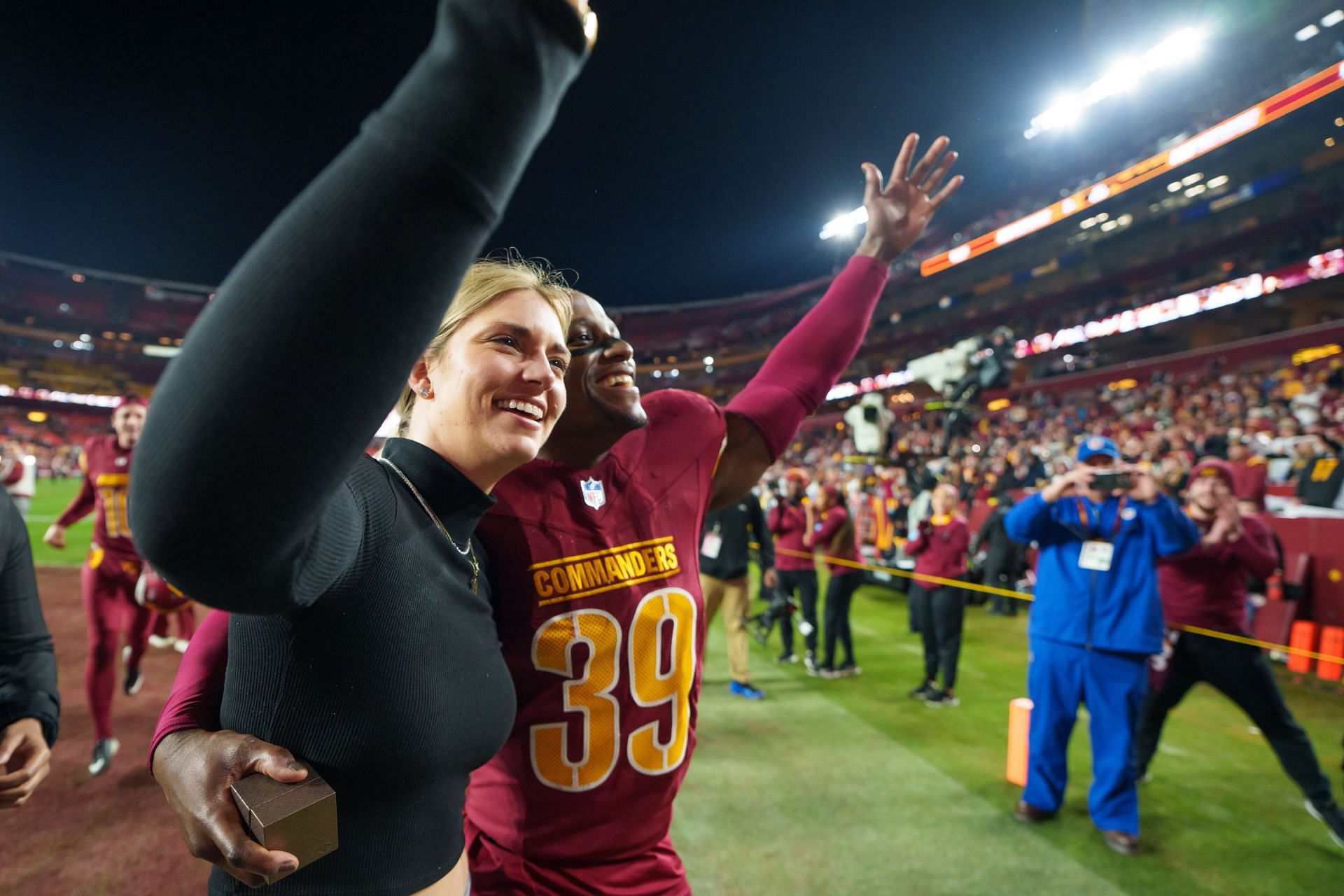 Jeremy Reaves (R) and his girlfriend Mikaela Worley - Source: Getty