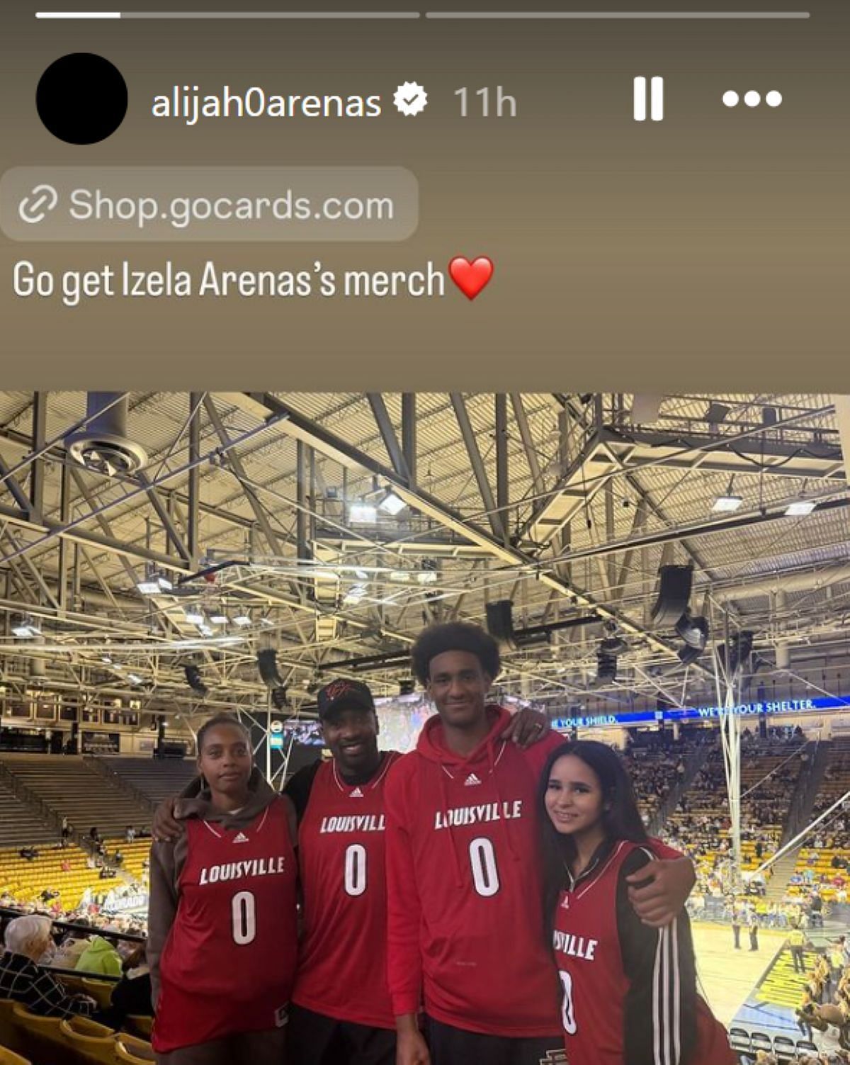 Alijah Arenas accompanied by his GF, his father Gilbert Arenas and Melli Monaco for the Louisville game (Image: IG/alijah0arenas)