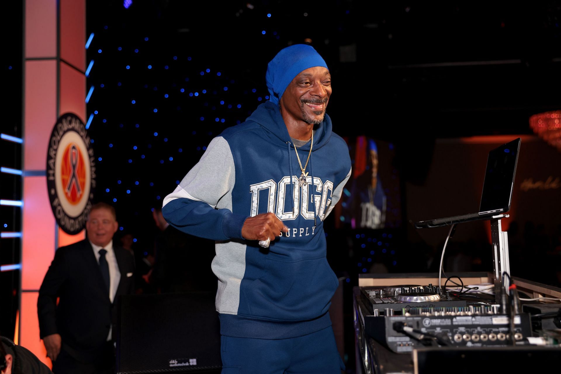 Snoop Dogg performs onstage during the 2024 Harold and Carole Pump Foundation Gala on August 16, 2024 (Image via Getty)