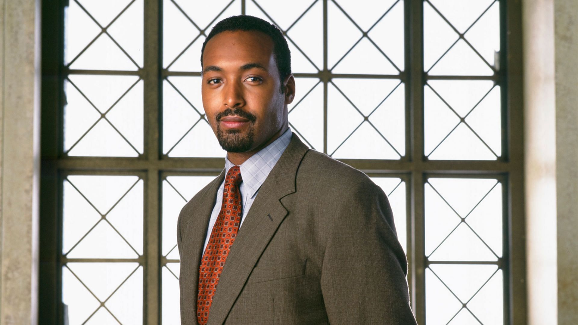 Jesse L. Martin joined the cast as detective Ed Green in season 10 (Image via NBC)