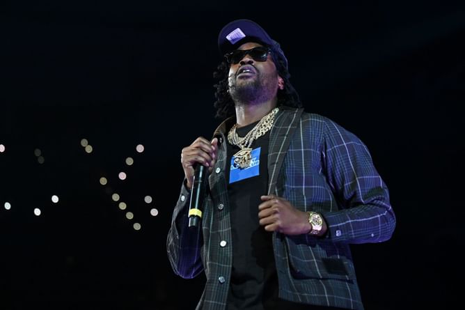 "Thanks for showing us You're probably guilty as well"— Netizens react to Meek Mill seemingly defending Jay-Z over assault allegation